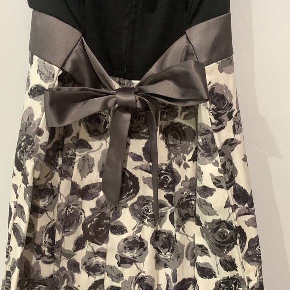 Beautiful kids party dress - Picture 4 of 5